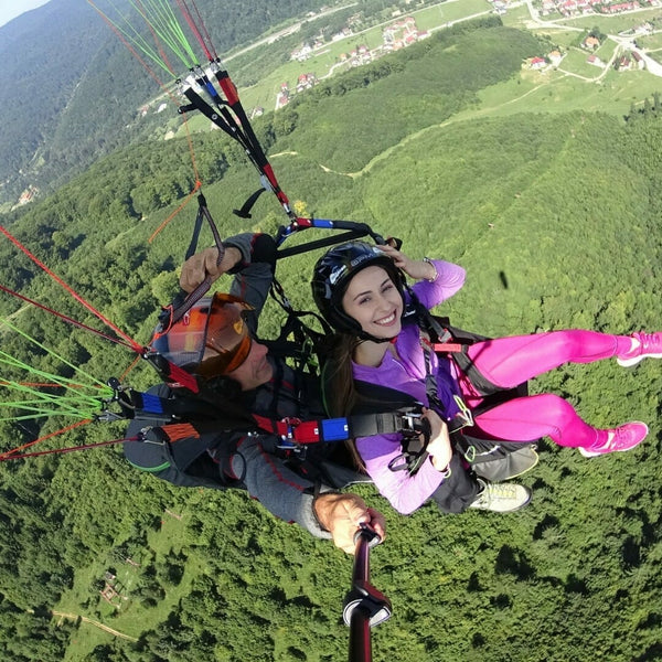 Initiation tandem paragliding flight, with filming